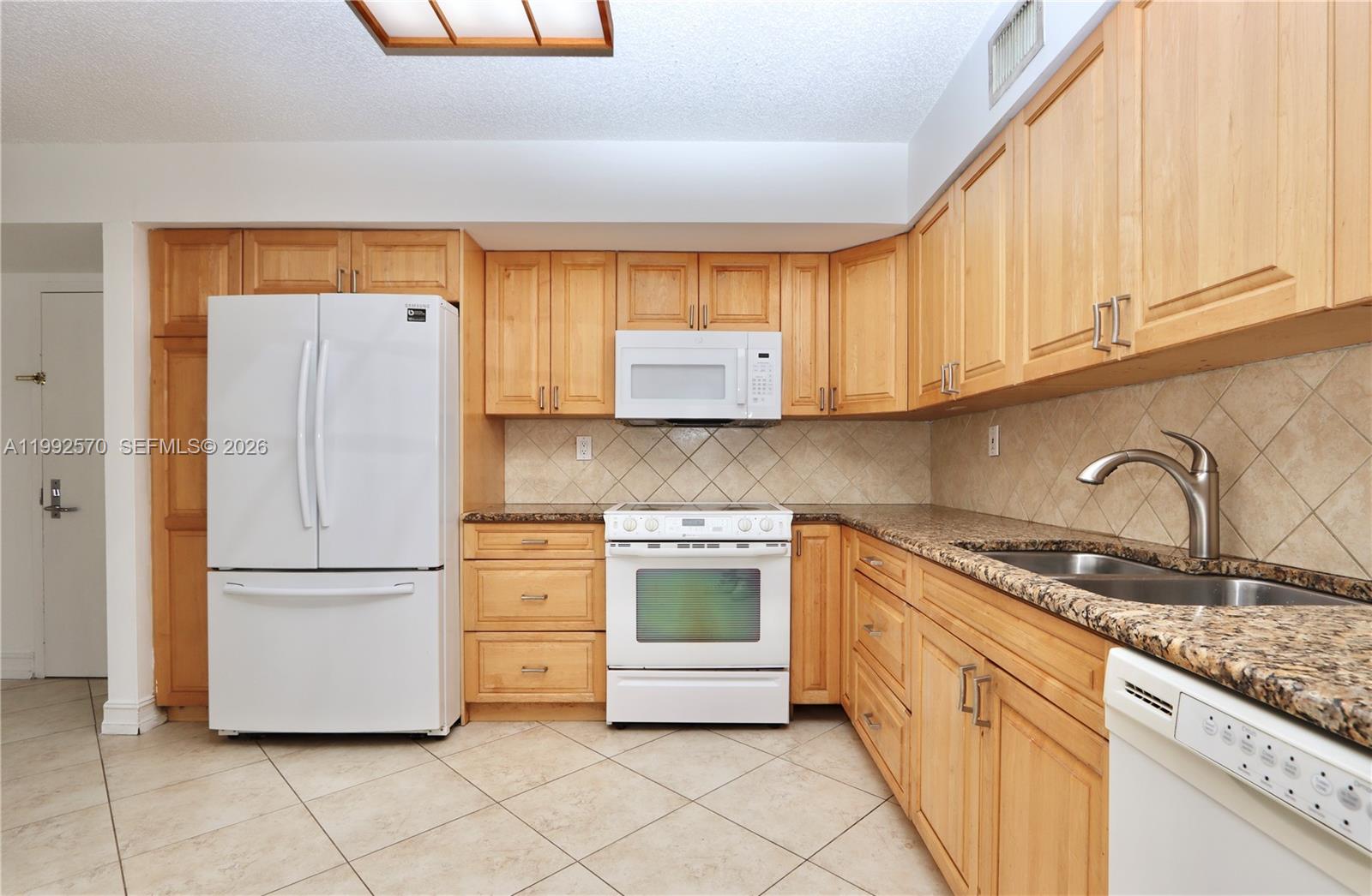 3500 Mystic Pointe Dr #1207, Aventura FL 33180