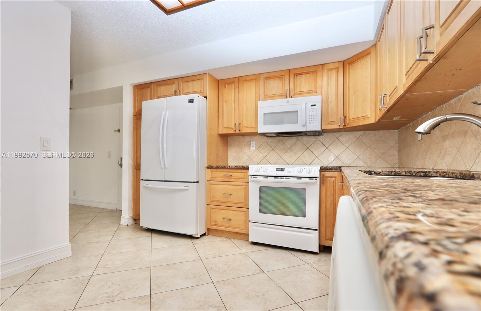 3500 Mystic Pointe Dr #1207, Aventura FL 33180