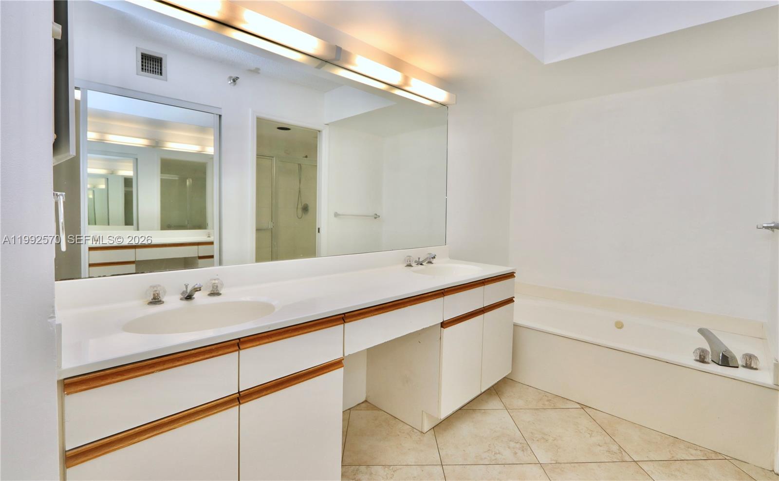 3500 Mystic Pointe Dr #1207, Aventura FL 33180