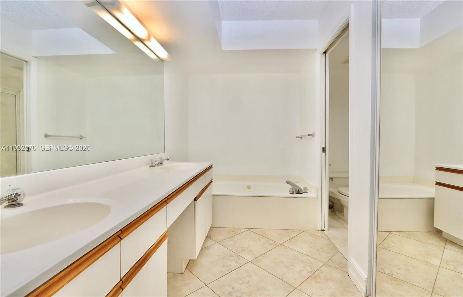 3500 Mystic Pointe Dr #1207, Aventura FL 33180
