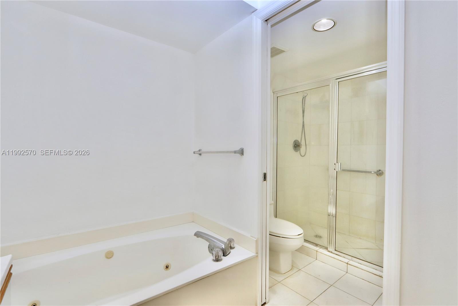 3500 Mystic Pointe Dr #1207, Aventura FL 33180