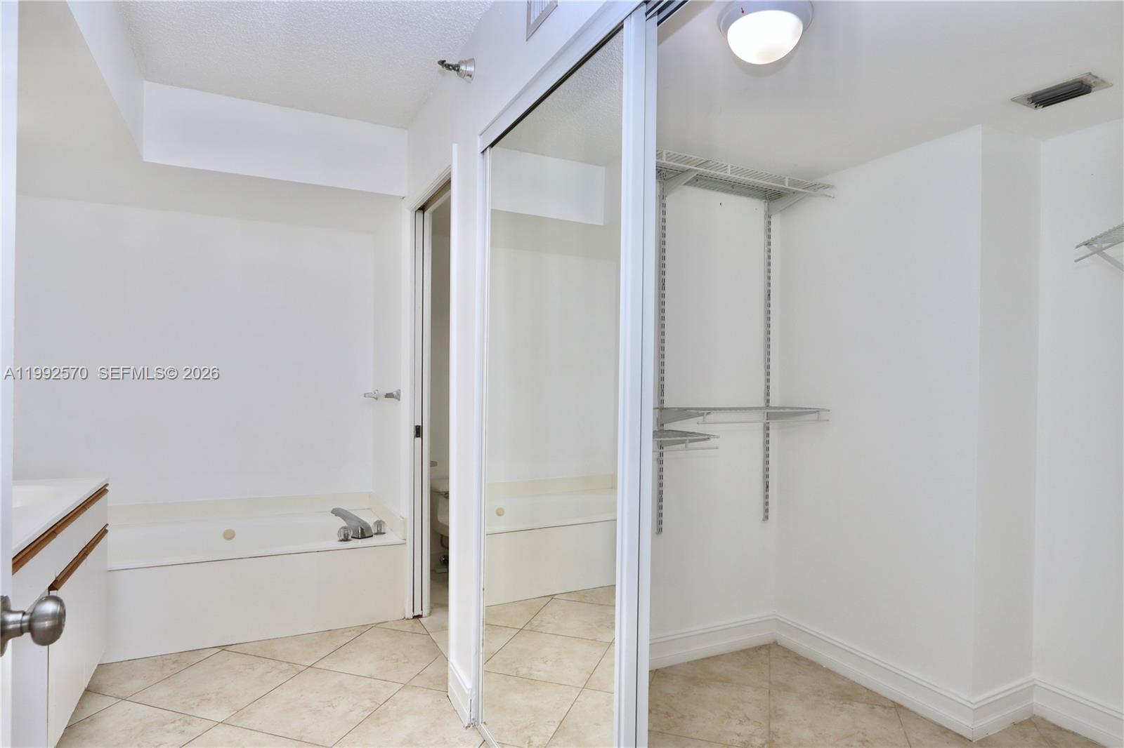3500 Mystic Pointe Dr #1207, Aventura FL 33180