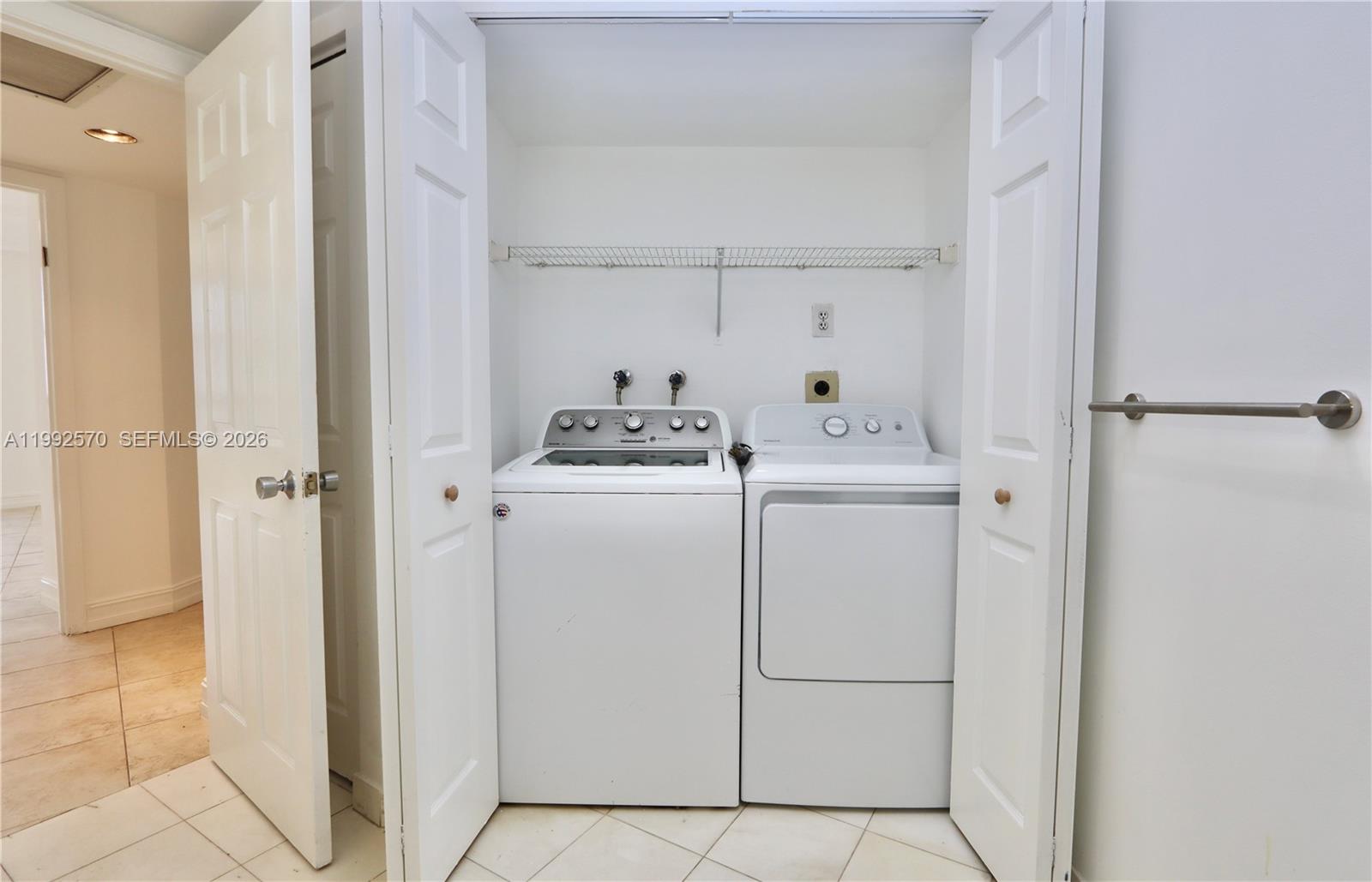 3500 Mystic Pointe Dr #1207, Aventura FL 33180