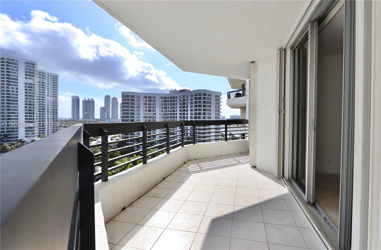 3500 Mystic Pointe Dr #1207, Aventura FL 33180