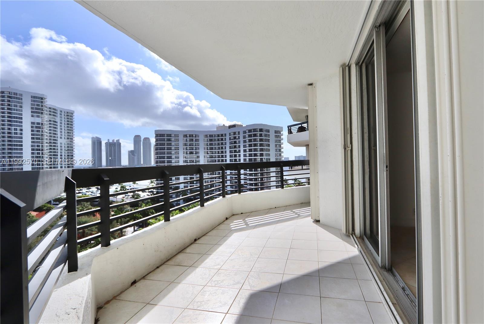 3500 Mystic Pointe Dr #1207, Aventura FL 33180