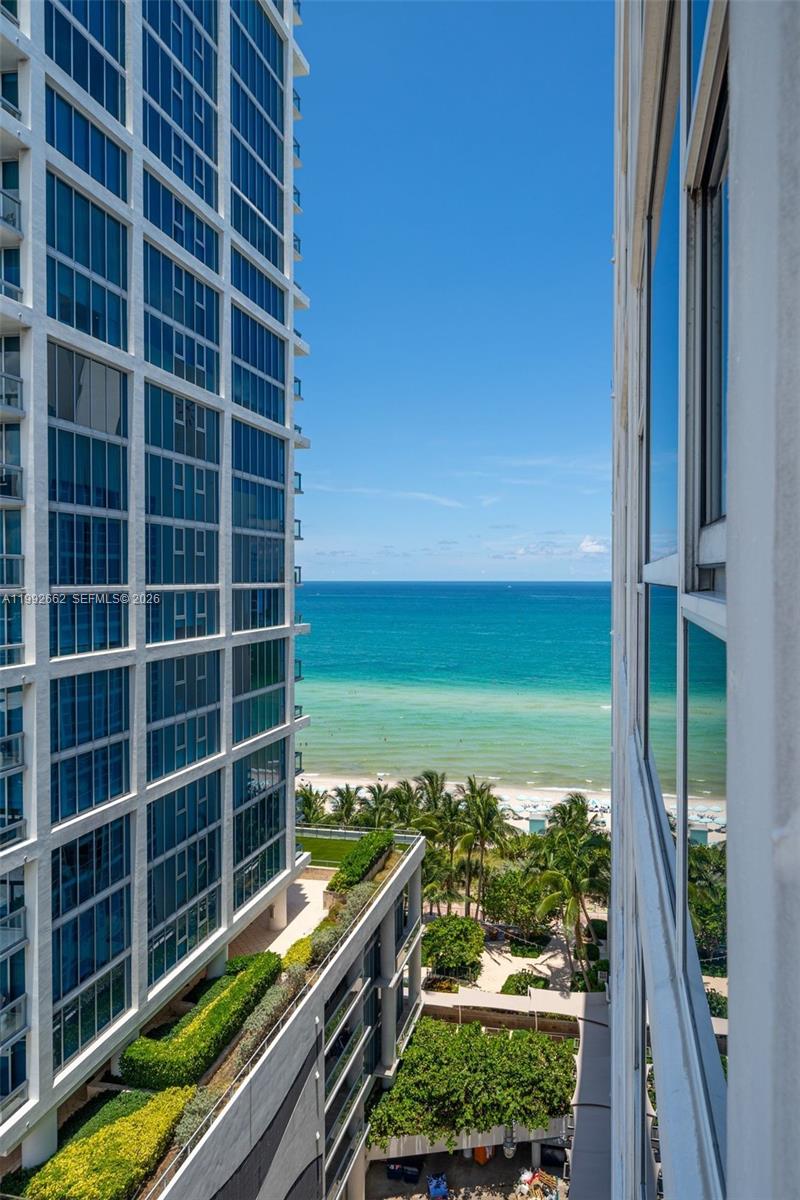 6801 Collins Ave #1414, Miami Beach FL 33141