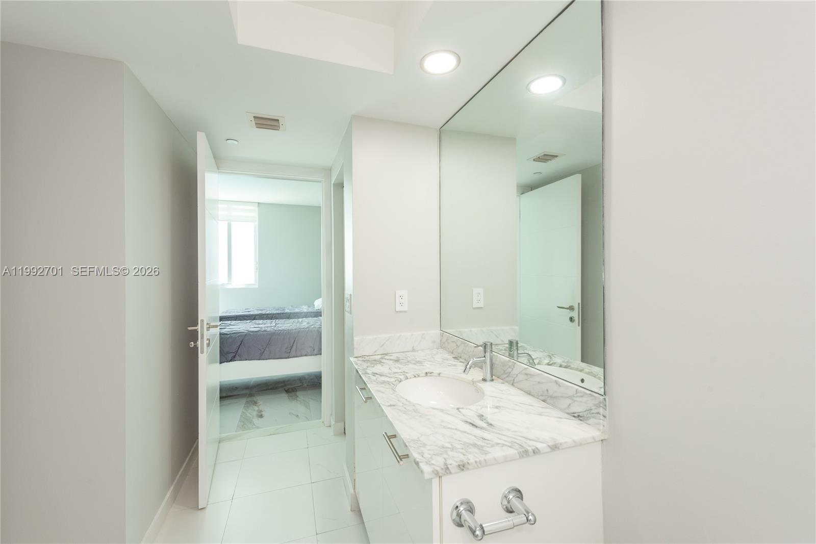 55 SE 6 ST #1207, Miami FL 33131