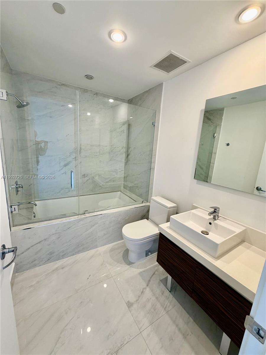 1100 Biscayne Blvd #4105, Miami FL 33132