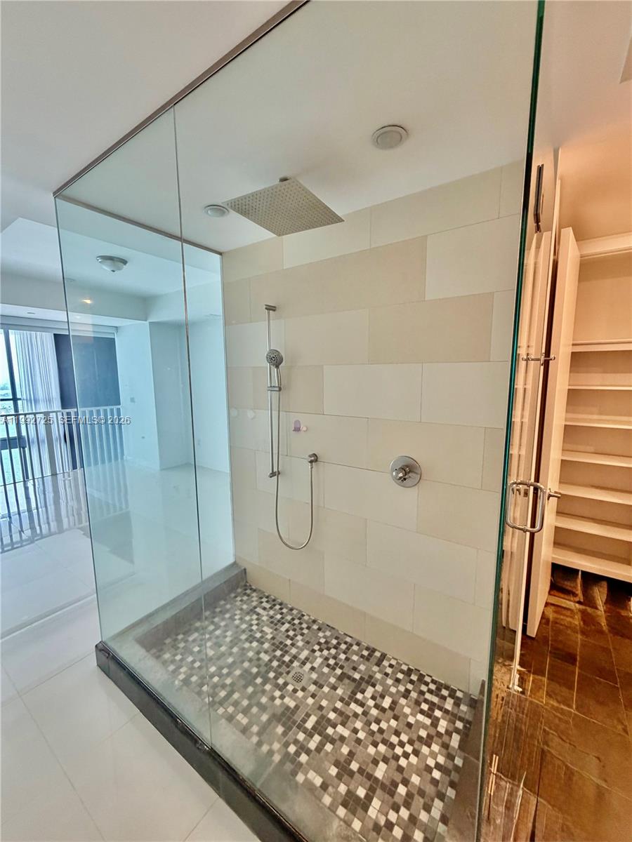 1100 Biscayne Blvd #4105, Miami FL 33132