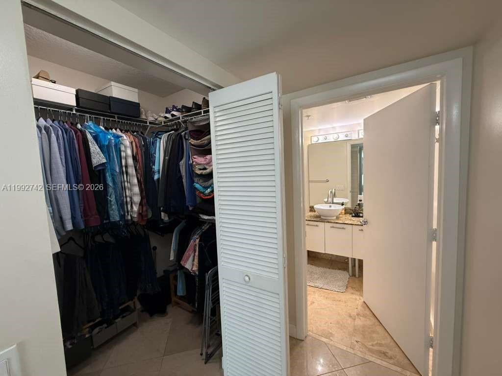 41 SE 5th St #1505, Miami FL 33131