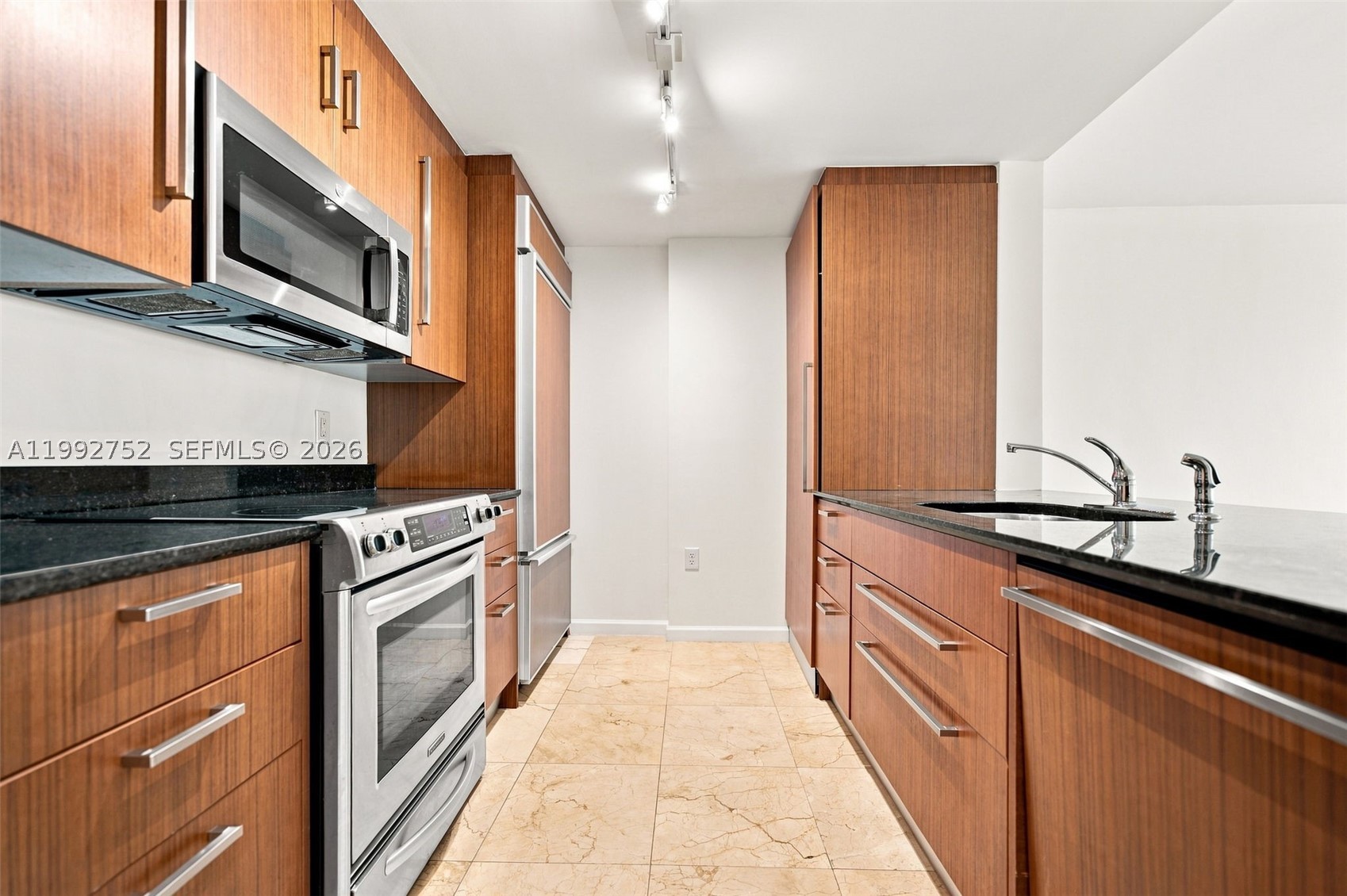 10275 Collins Ave #1107, Bal Harbour FL 33154
