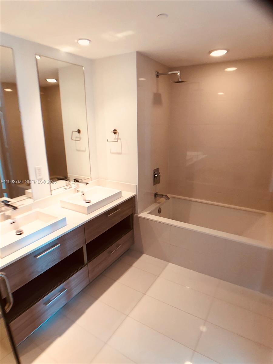 1300 S Miami Ave #4702, Miami FL 33130