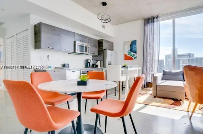 151 SE 1 #3111, Miami FL 33131