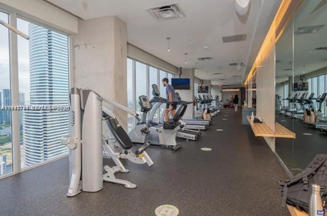 151 SE 1 #3111, Miami FL 33131