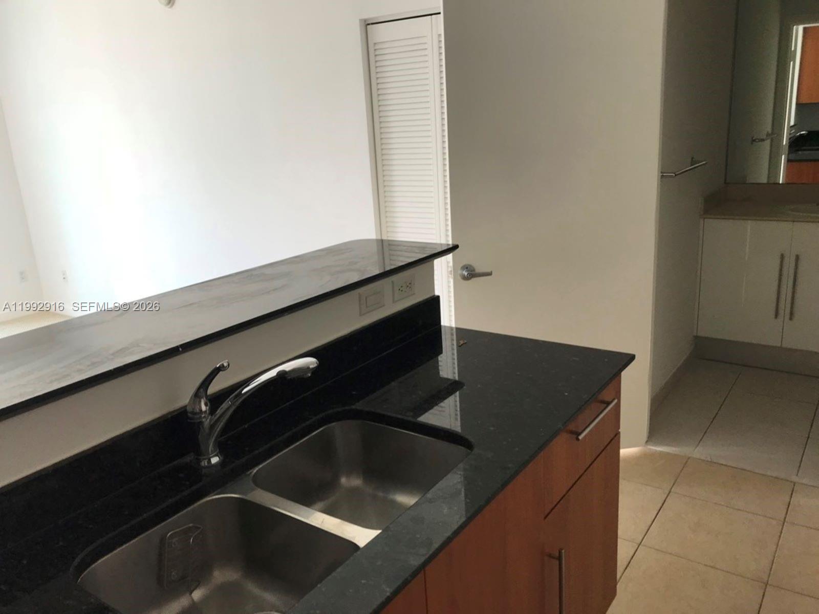 335 S Biscayne Blvd #2406, Miami FL 33131