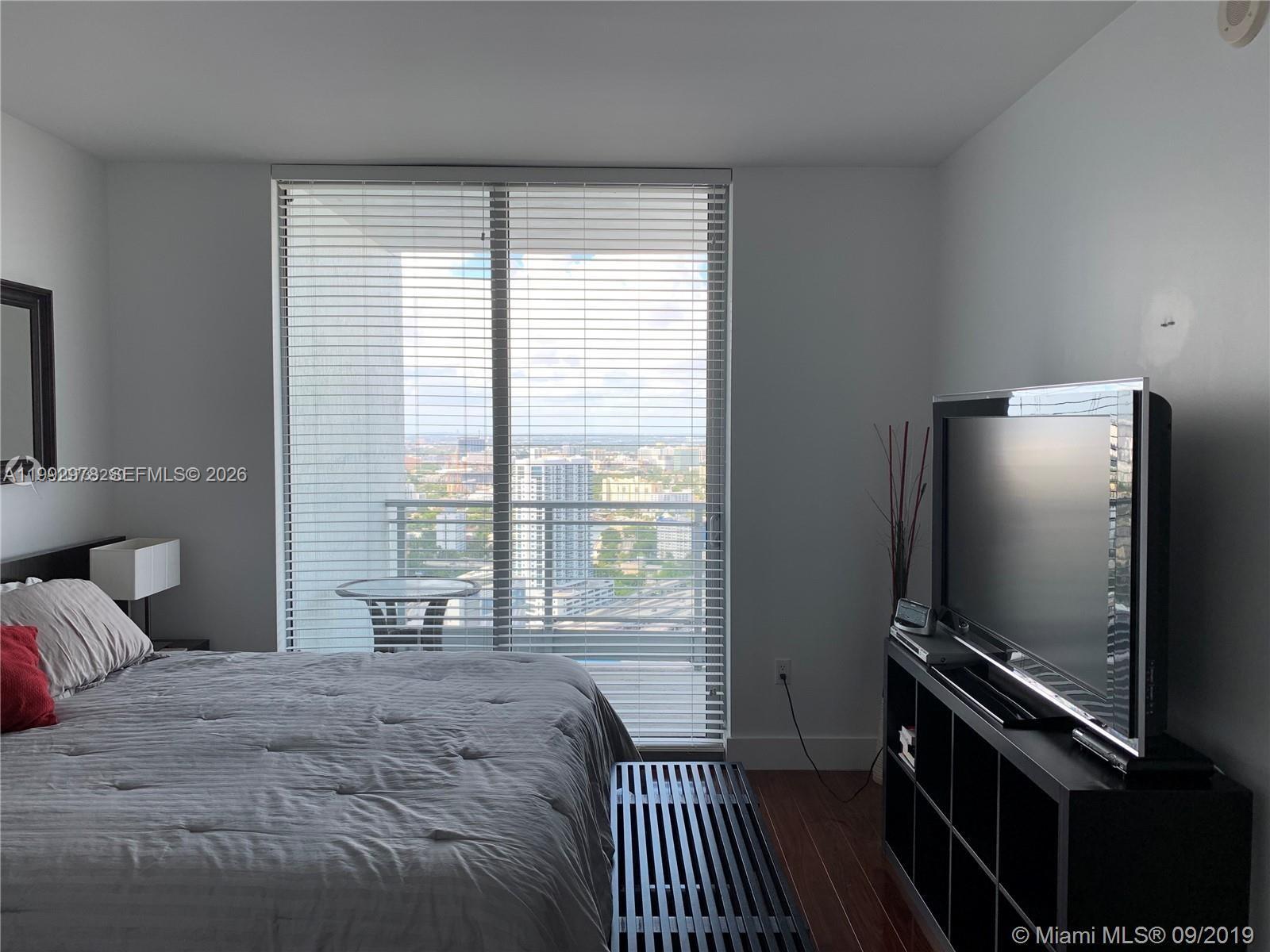 90 SW 3rd St #4008, Miami FL 33130