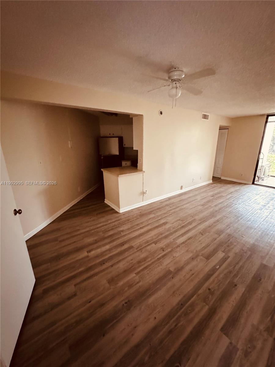 211 Lake Pointe Dr #110, Oakland Park FL 33309