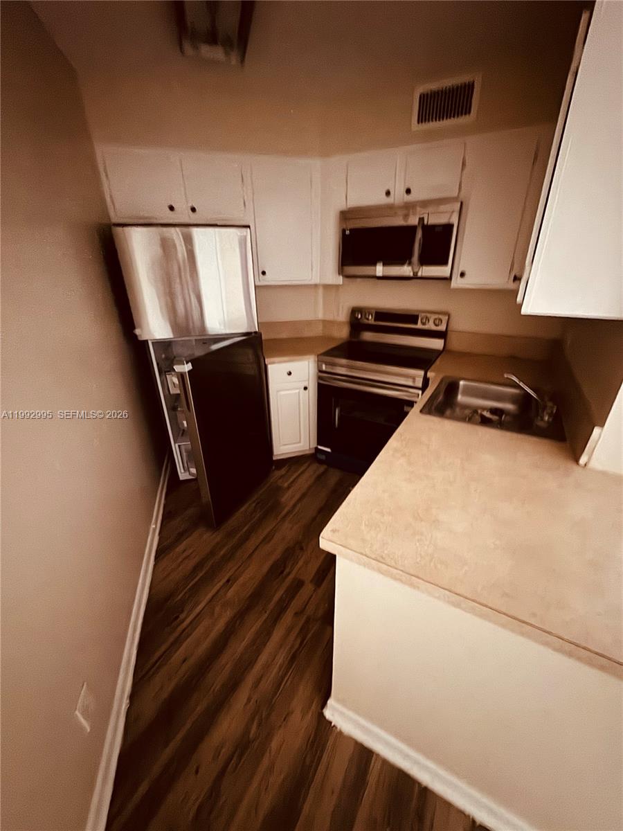 211 Lake Pointe Dr #110, Oakland Park FL 33309