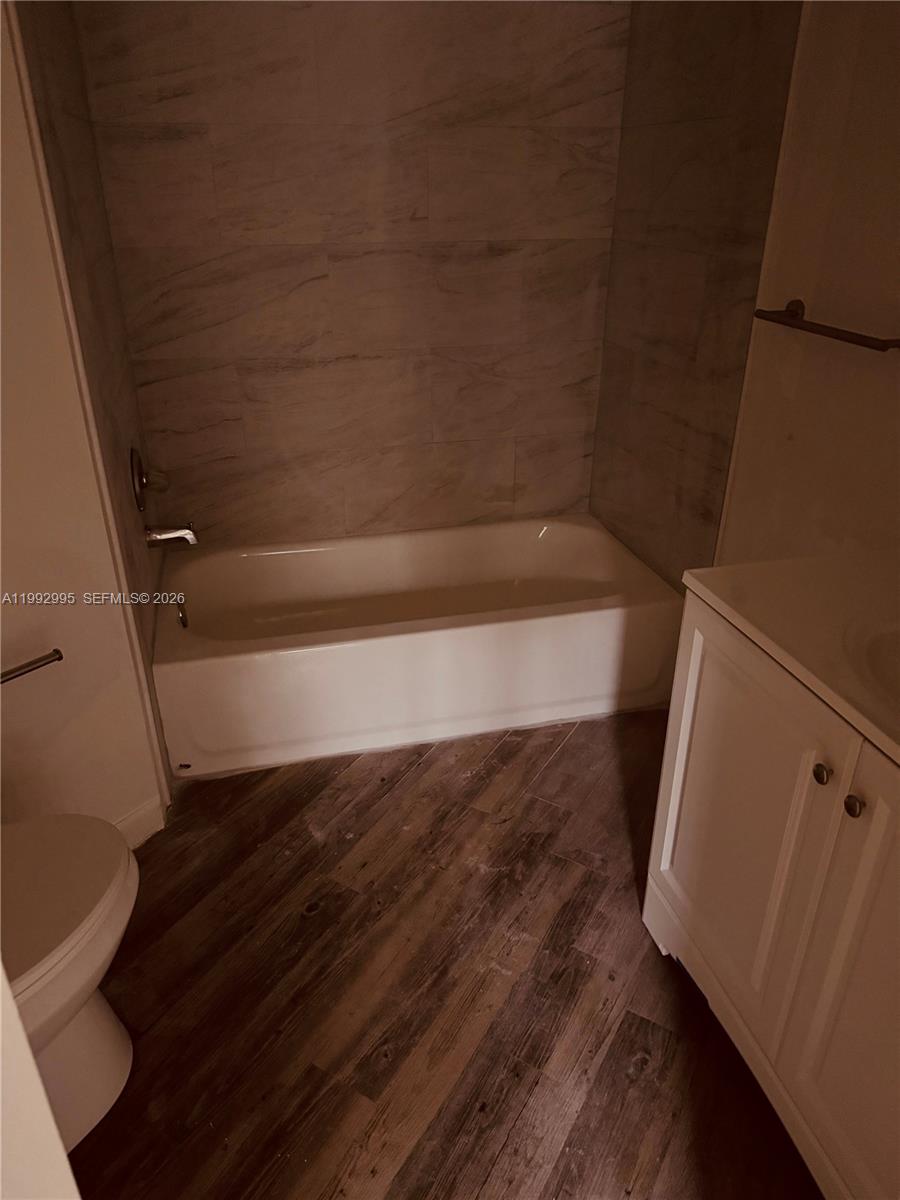 211 Lake Pointe Dr #110, Oakland Park FL 33309