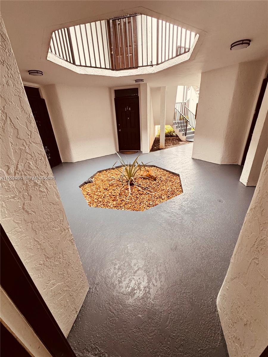 211 Lake Pointe Dr #110, Oakland Park FL 33309