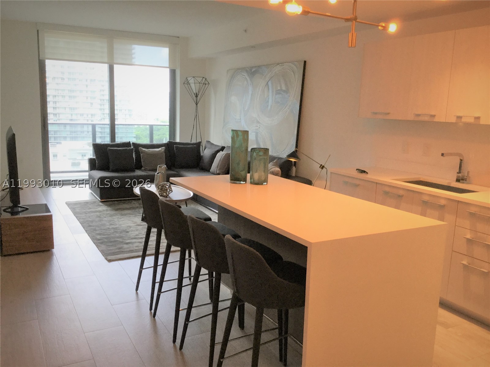55 SW 9th St #1905, Miami FL 33130
