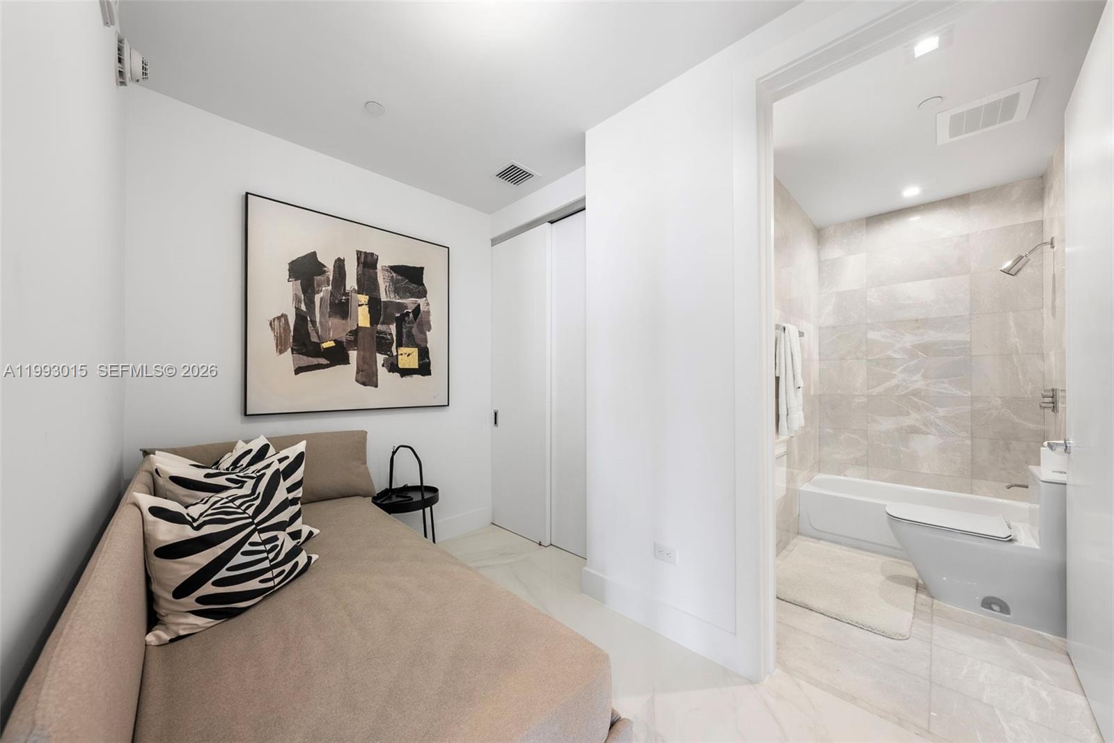 18501 Collins Ave #2504, Sunny Isles Beach FL 33160