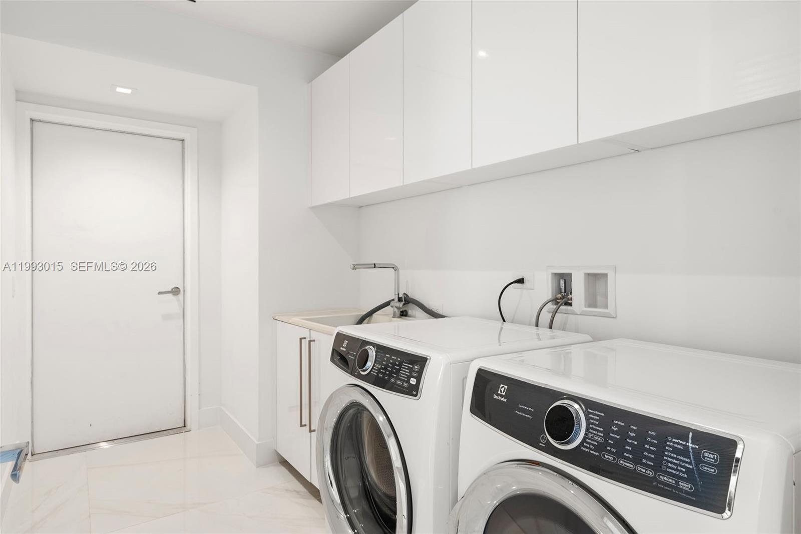 18501 Collins Ave #2504, Sunny Isles Beach FL 33160
