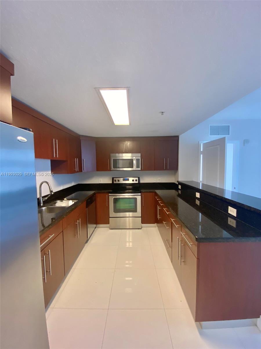 170 SE 14th St #2208, Miami FL 33131