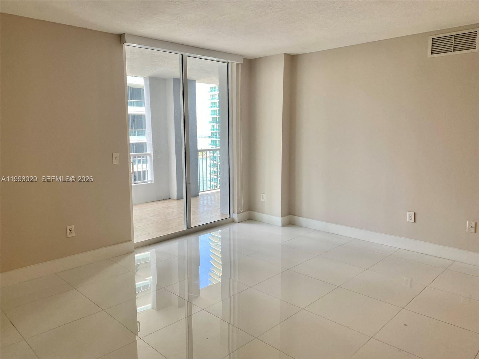 170 SE 14th St #2208, Miami FL 33131