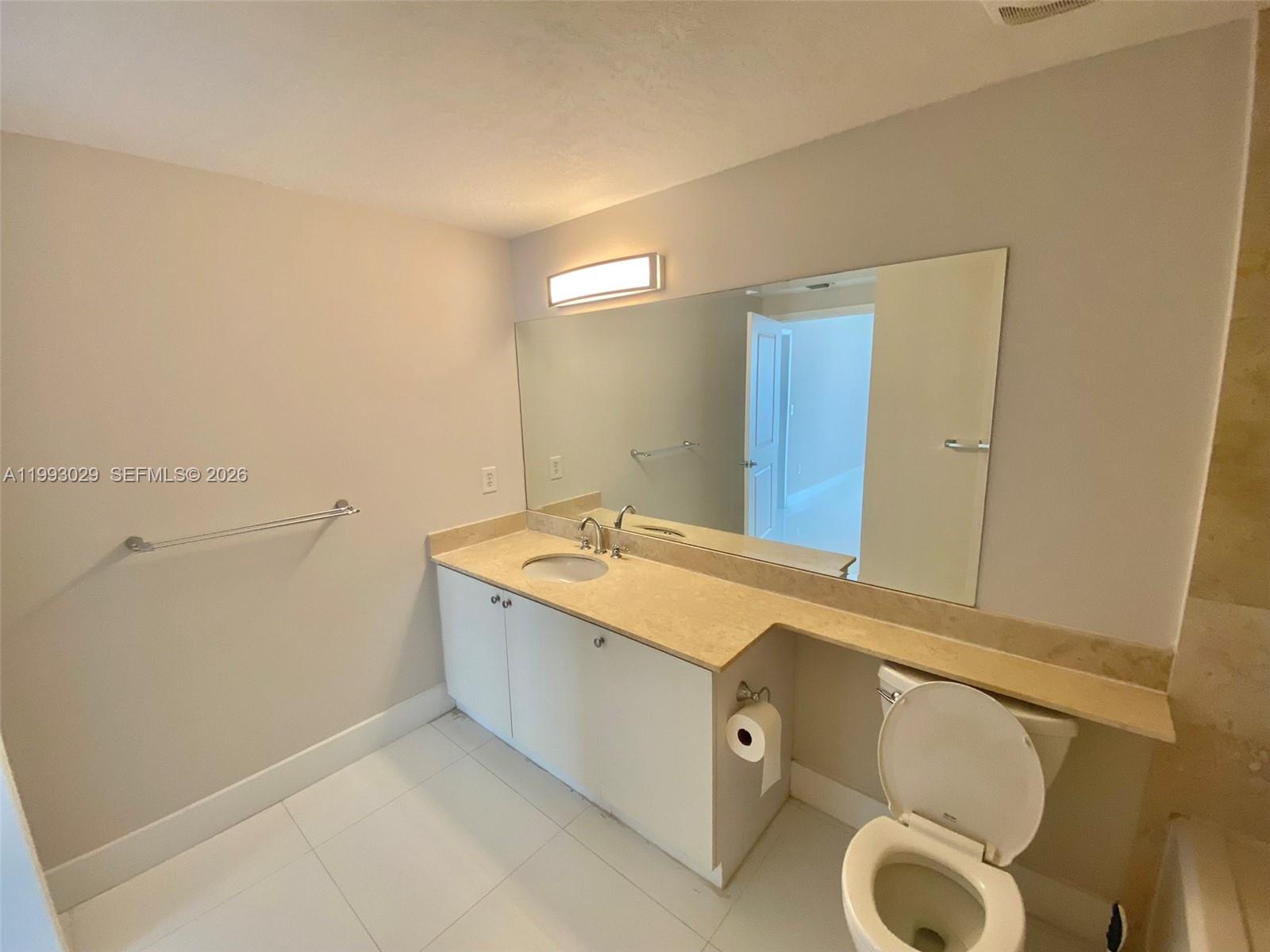 170 SE 14th St #2208, Miami FL 33131