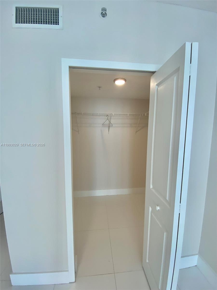 170 SE 14th St #2208, Miami FL 33131
