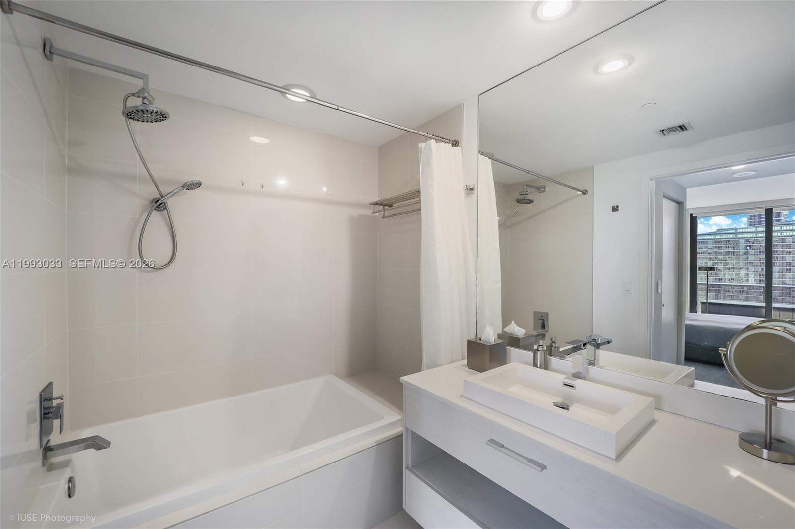 55 SW 9th St #3004, Miami FL 33130