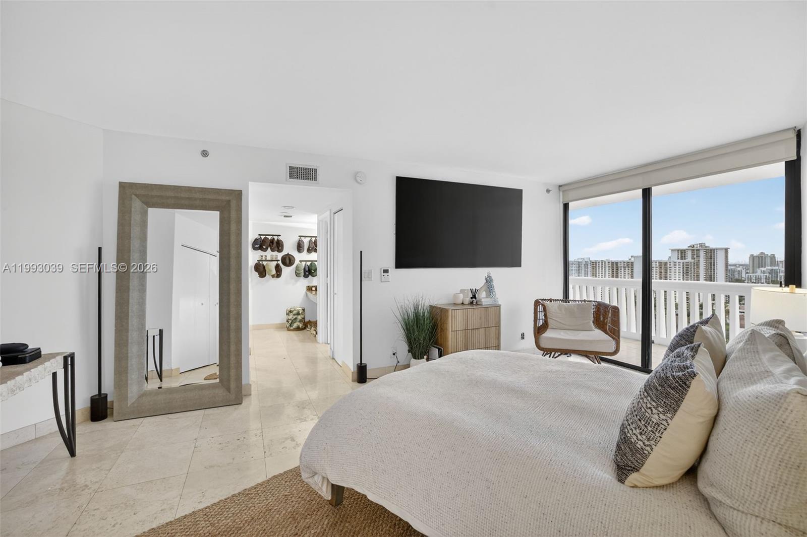 1000 Island Blvd #2105, Aventura FL 33160