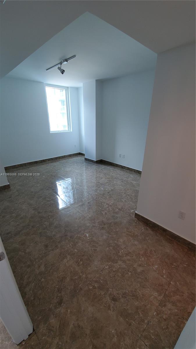 253 NE 2nd St #2301, Miami FL 33132