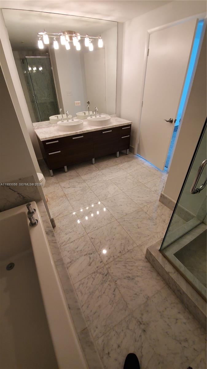 253 NE 2nd St #2301, Miami FL 33132