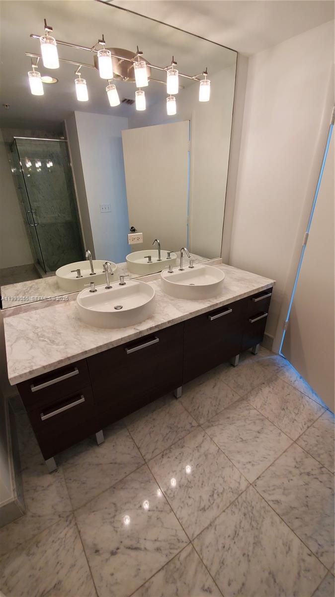 253 NE 2nd St #2301, Miami FL 33132