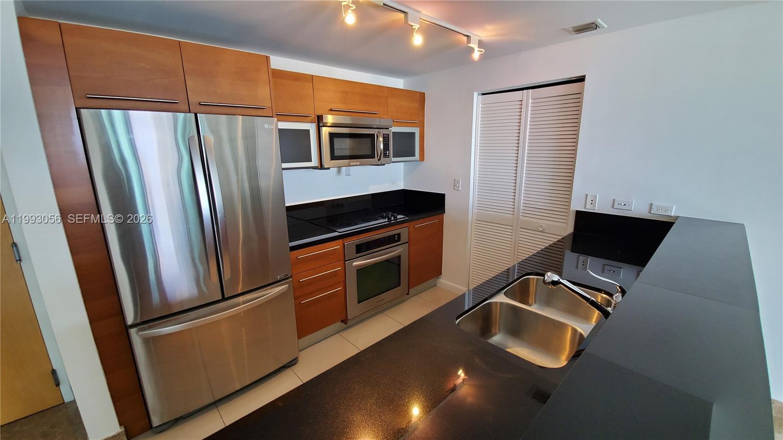 253 NE 2nd St #2301, Miami FL 33132