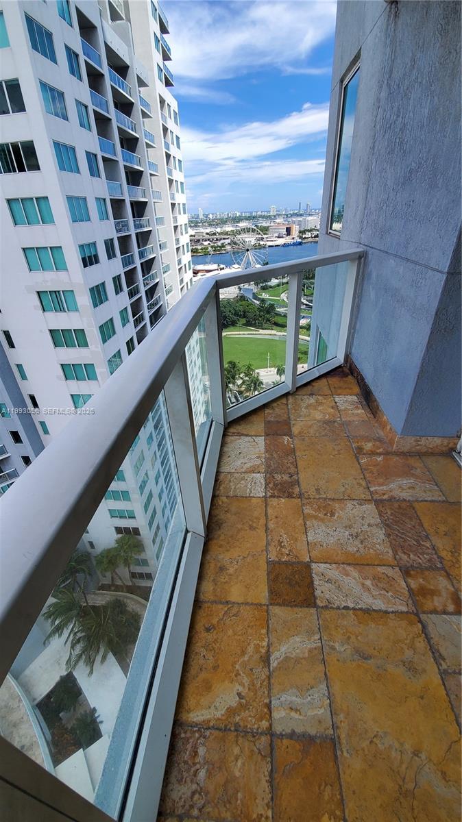 253 NE 2nd St #2301, Miami FL 33132