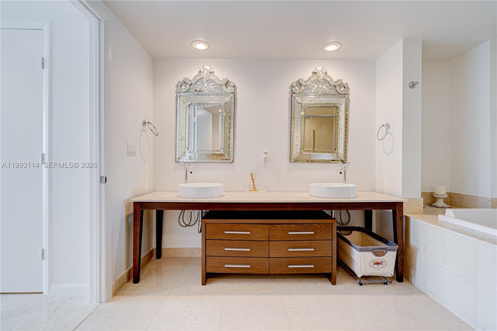 495 Brickell Ave #3505, Miami FL 33131