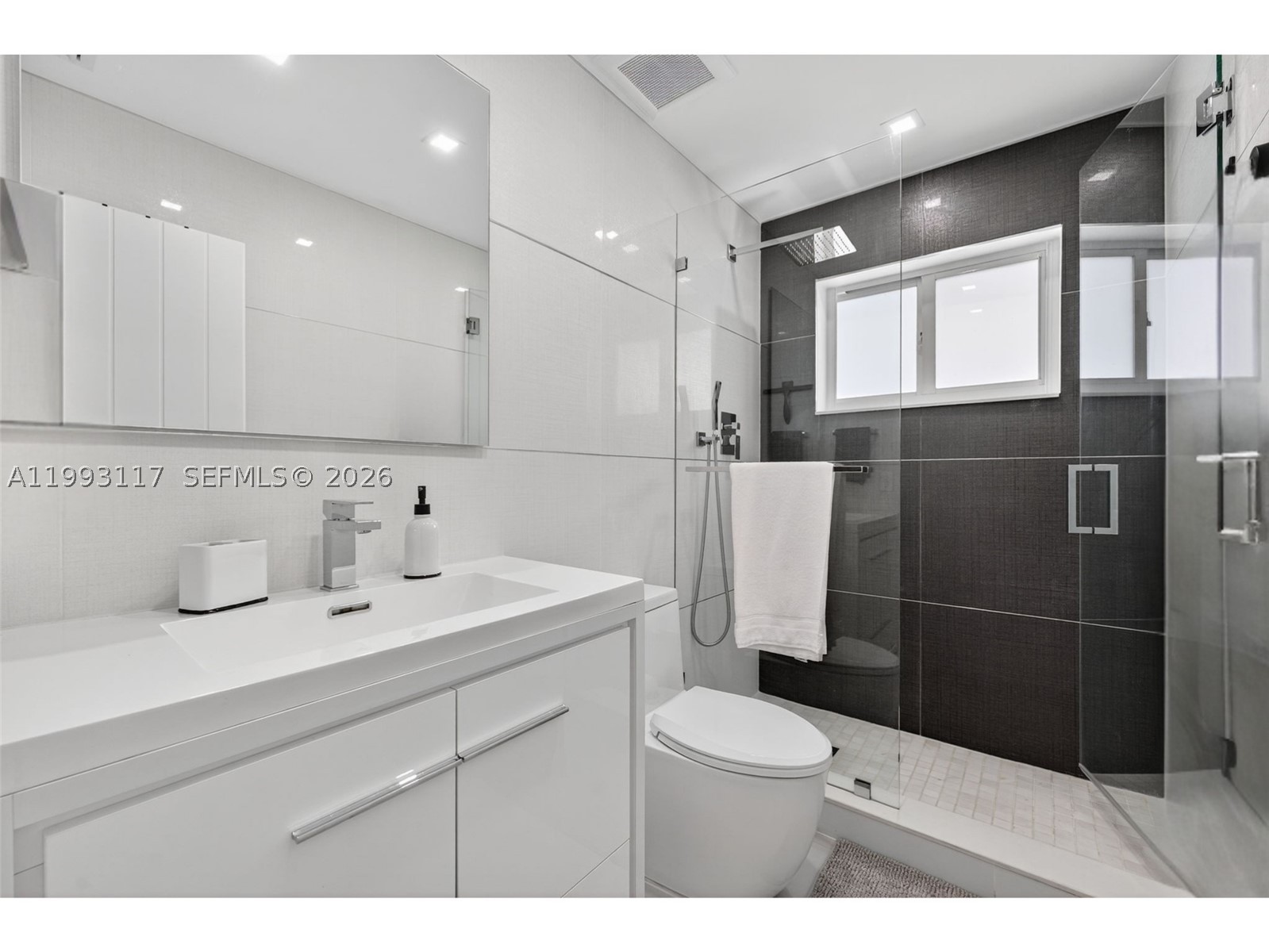 426 SE 3rd St, Dania Beach FL 33004
