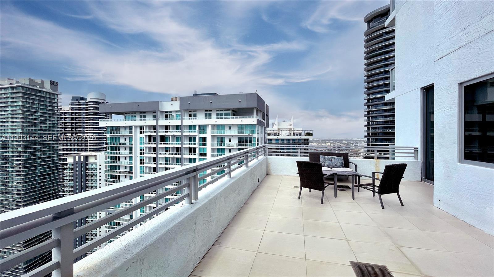 1060 Brickell Ave #4207, Miami FL 33131