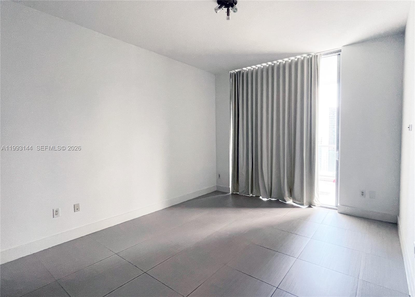 1060 Brickell Ave #4207, Miami FL 33131