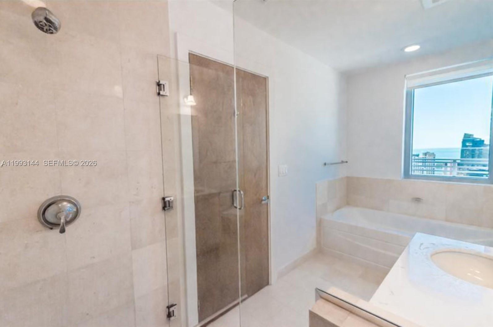 1060 Brickell Ave #4207, Miami FL 33131