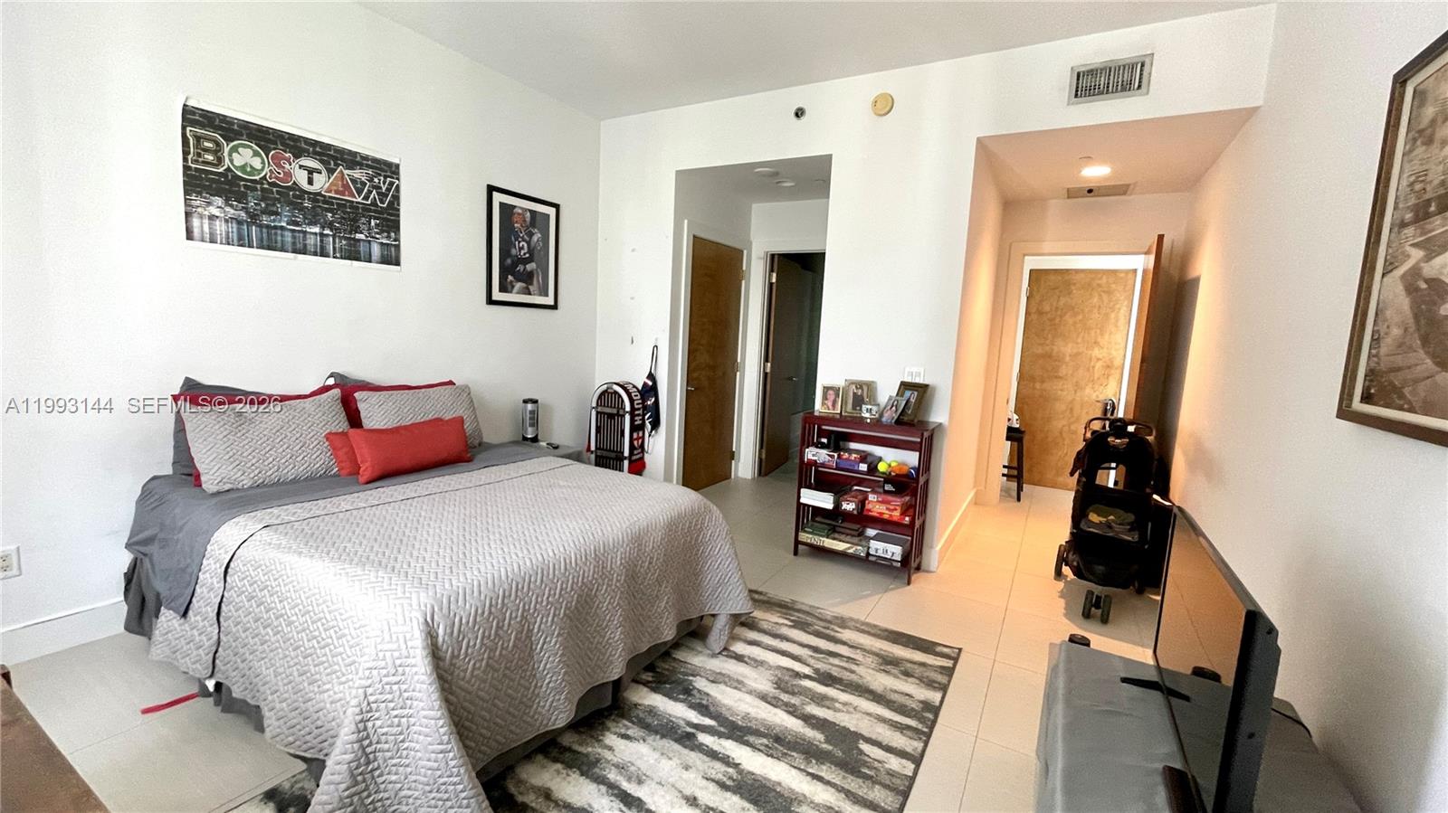 1060 Brickell Ave #4207, Miami FL 33131
