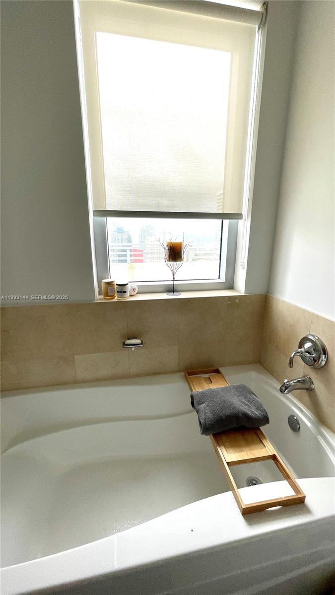 1060 Brickell Ave #4207, Miami FL 33131