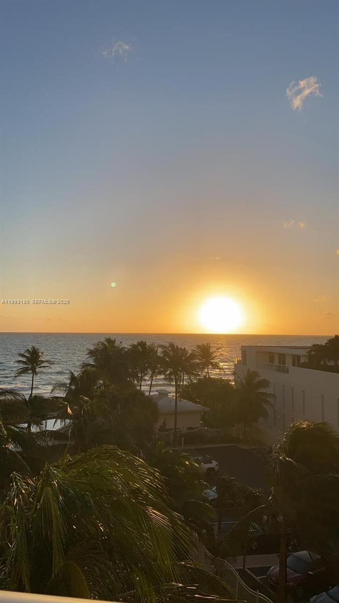Hollywood FL 33019 - A11993180