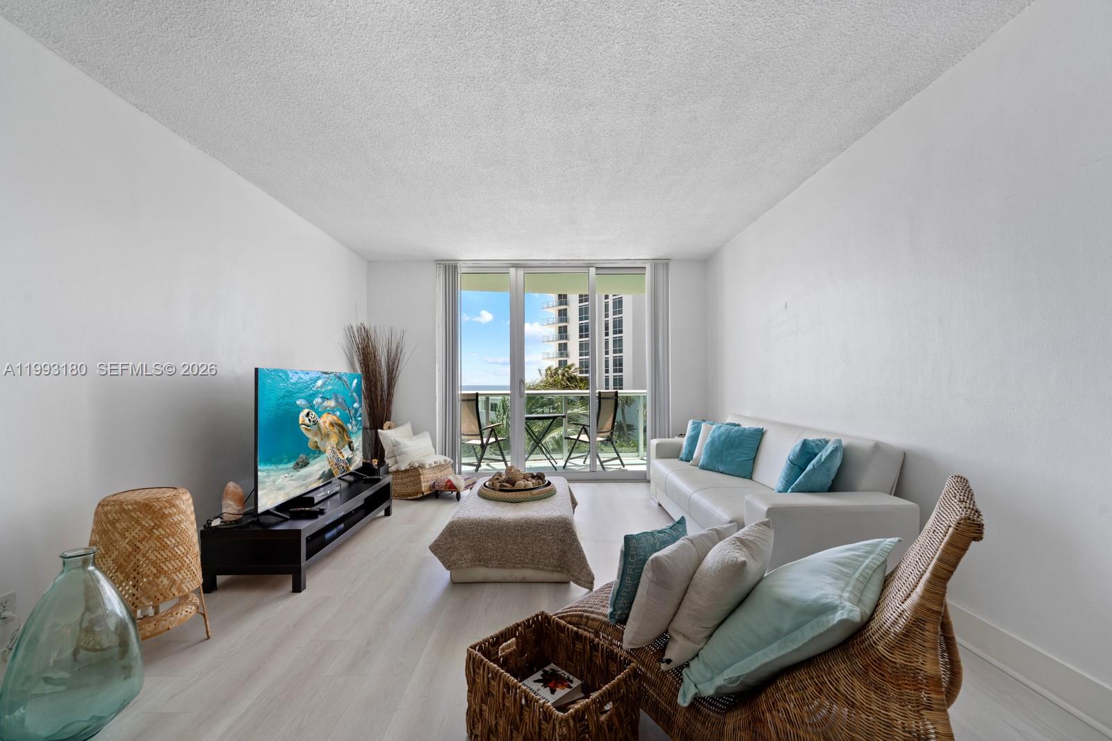 Hollywood FL 33019 - A11993180