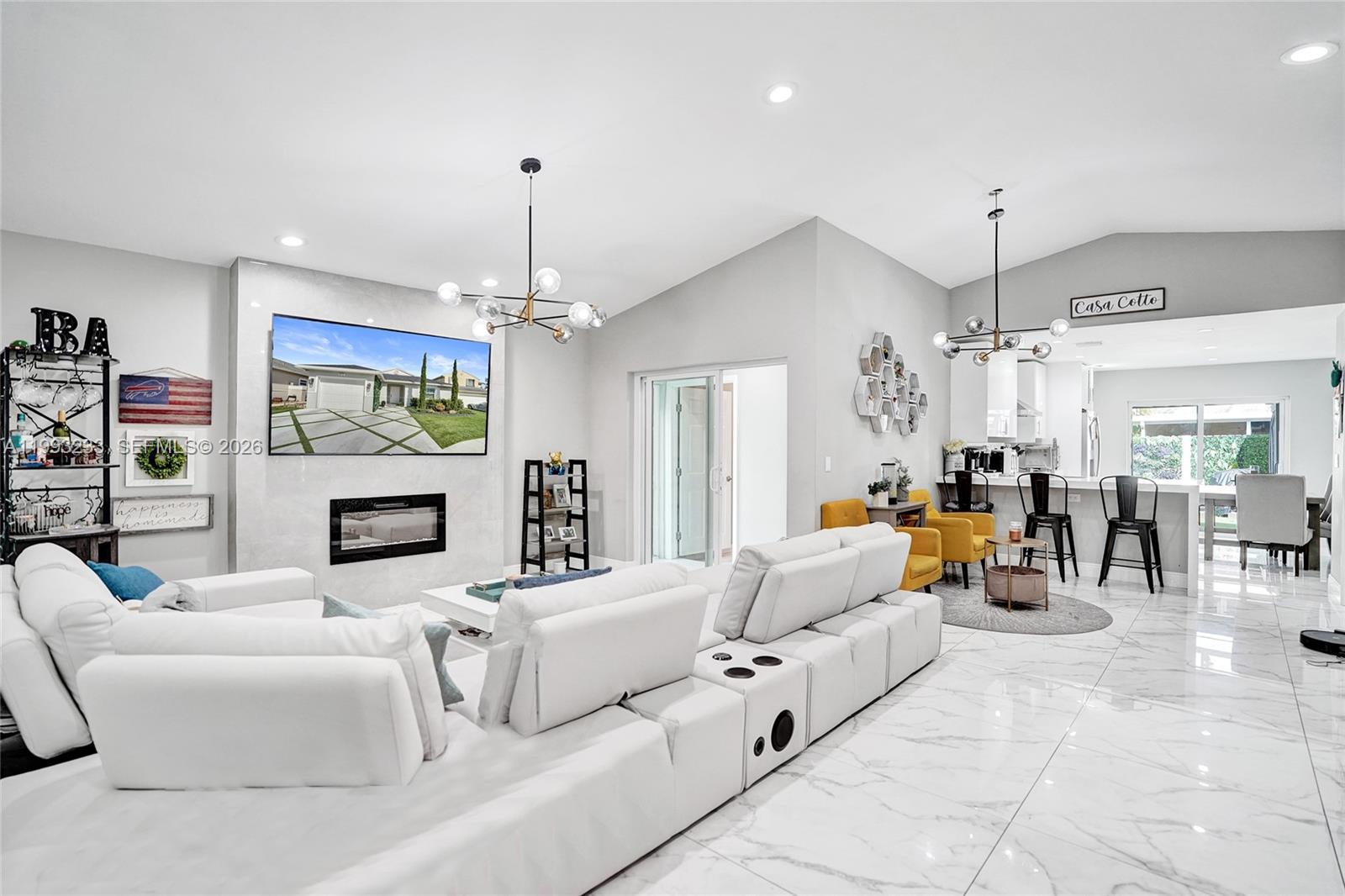 372 W Riverbend Dr, Sunrise FL 33326
