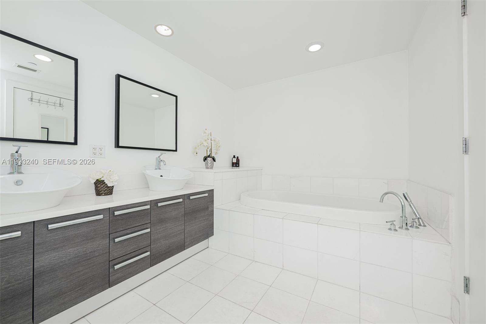 2950 NE 188th St #139, Aventura FL 33180