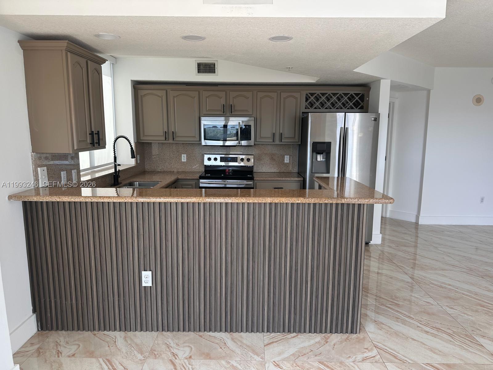 4242 NW 2nd St #1116, Miami FL 33126